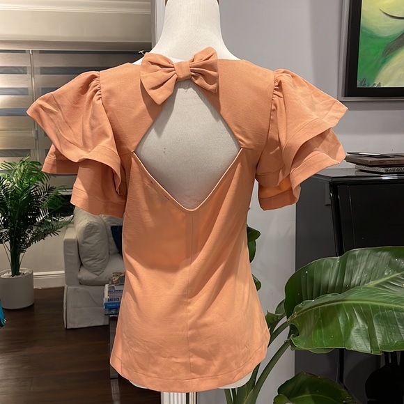 Milk & Honey Blouse with back Bow and pleated Sleeves. - Picture 5 of 8